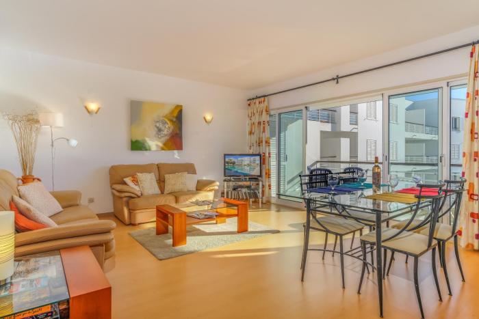 Beautiful two bedroom apartment in Lagos Marina with shared pool