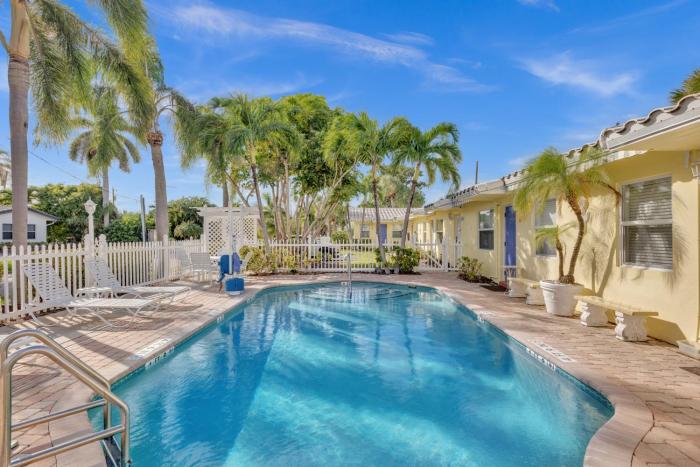 Bahama Beach Club Pompano - Fort Lauderdale - Charming and Cozy Studios & Apartments close to Beach with heated Pool