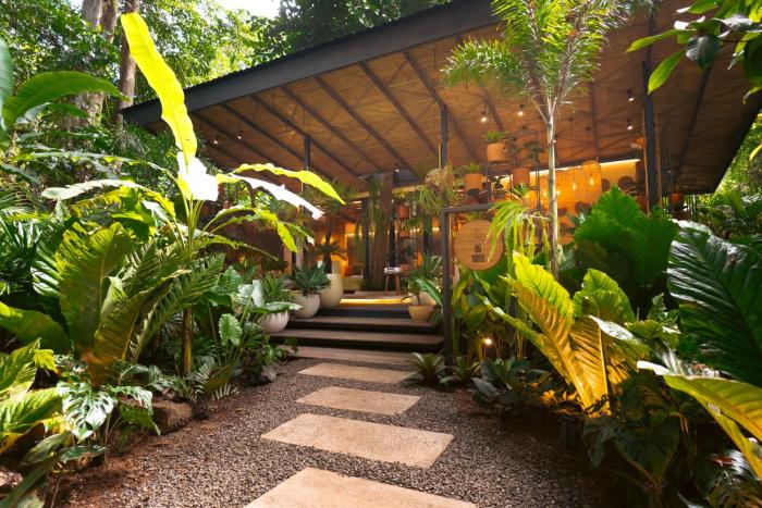 awā Beachfront Hotel