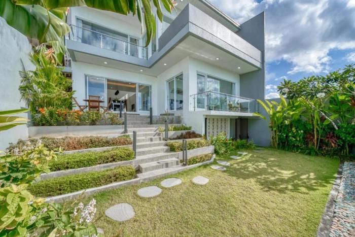 Villa Kinditto - Luxurious 3BR Villa with Stunning Ocean Views and Serenity