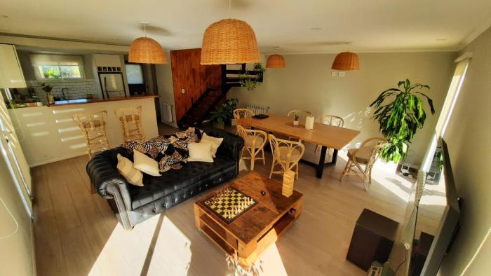 casa con pileta en acantilados mar del plata