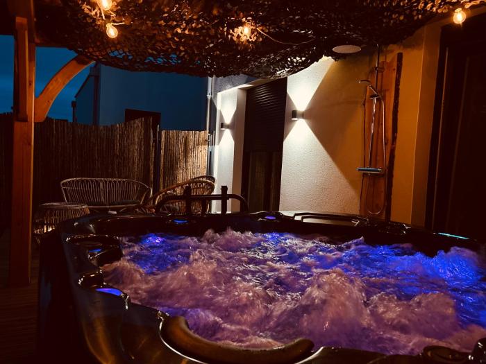 Pura Vida Spa - gîte avec spa extérieur couvert