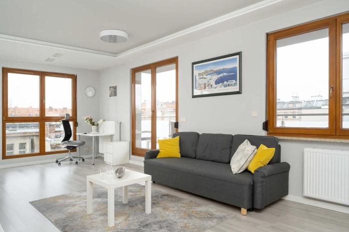 Nowoczesny Apartament Blisko Rzeki we Wrocławiu z Biurkiem i Parkingiem by Noclegi Renters