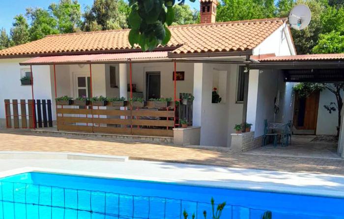 Beautiful Casa Ivana with pool in Pula