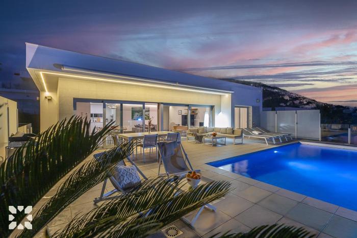 Villa Yansa by Abahana Villas