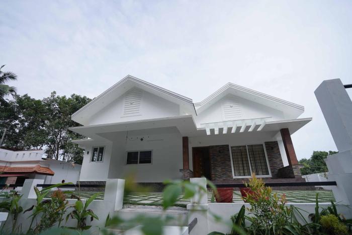 House for Daily Rent in Areeparambu, Kottayam