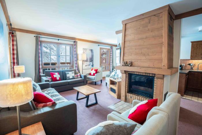 Le Grand Ours - Ski in ski out 4 bed chalet, Arc 1950