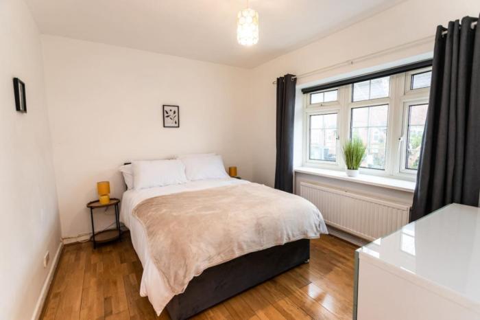 Green Road, Long Stay Disc, Parking, Sleeps 7, 3 Bedrooms