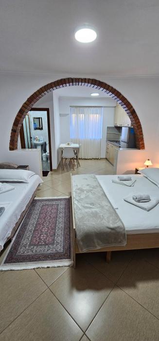 Aliaj Guest House