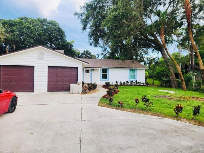 Beautiful home with Pool and soaker tub