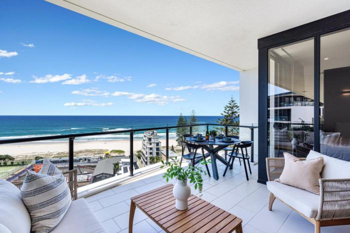 The Luxe Surf and Sea Suite
