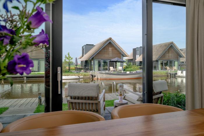 Aan Het Water Wetterhaghe optioneel met E-Sloep