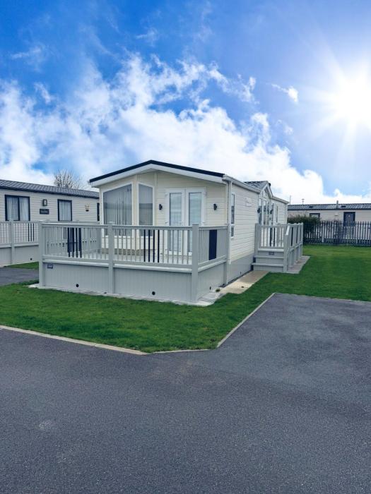 Golden Palm Resort - The Meridian - Coastal Caravan Breaks