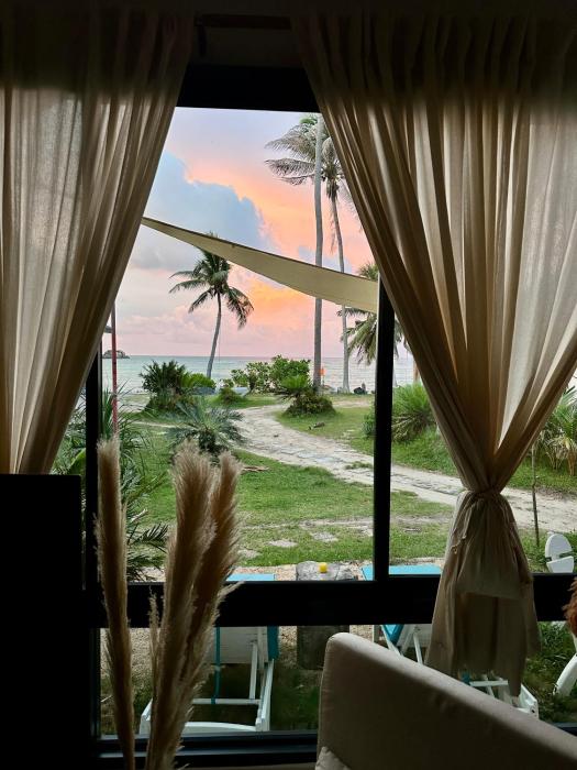 2BD beachfront house in Chaloclum