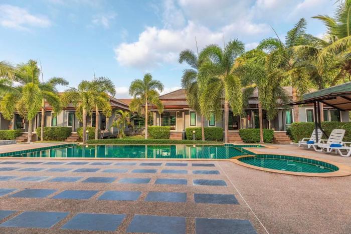 Modern 2-Bedroom Villas with Pool Access