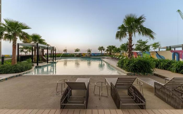 Aykon Luxury Sky Collection Suites with Balcony & Sea View by HSHOME