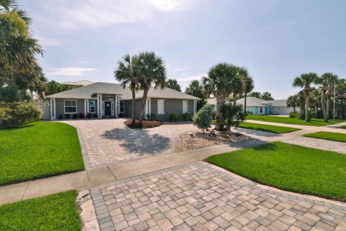 43 Pool Home Steps From The Ocean!