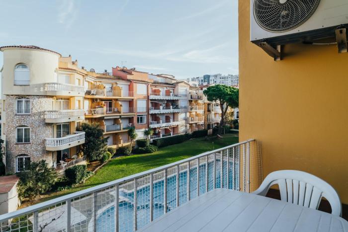 WELCS APARTAMENTO 198 EMP con terraza junto al mar