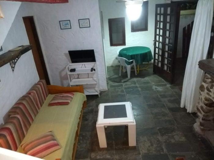 Cambury-100m do mar-central-5 a 6 pessoas-Ar condic-Internet-Estacion-C02