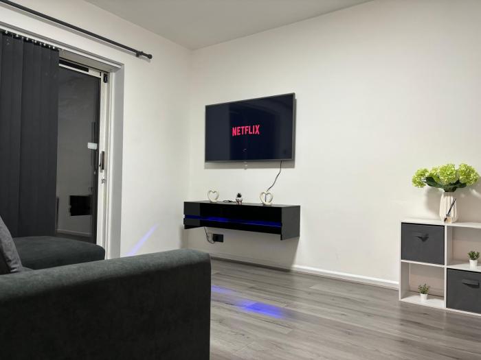 2-Bed House by Knighthead Park w- FREE Parking & FREE MATCHDAY DROP-OFF