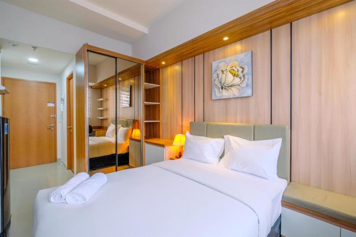 Cozy Living Studio at Evenciio Margonda Apartment near UI By Travelio