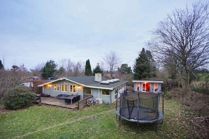 Lovely Cottage In Dronningmølle