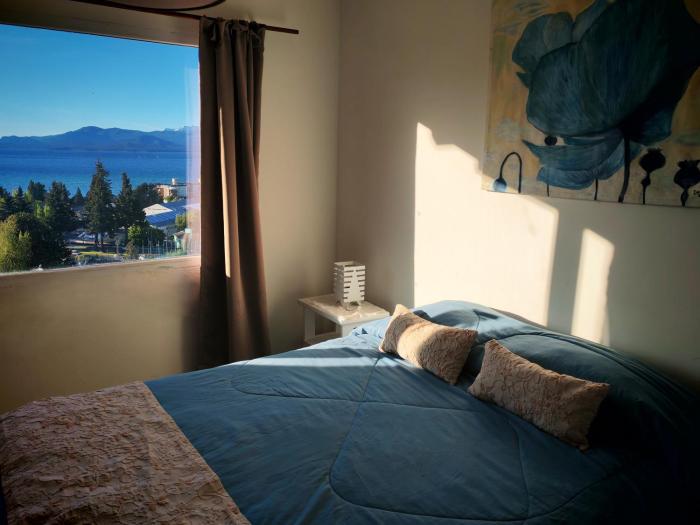 A4- Departamento céntrico, amplio y con hermosa vista al lago!