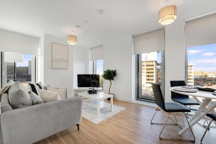 NEW! 2BR in Media City