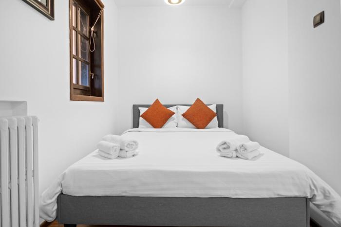 Chic Apartments in the Heart of Bucharest - Walk to Old Town