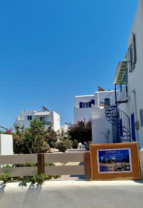 Sophis L Studios & Apartments