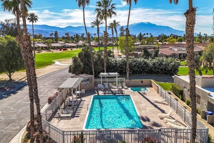 Games, Grill and Golf Course View Palm Desert Gem!