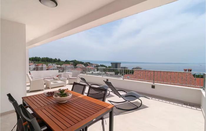 Nice Apartment In Podstrana With Wifi