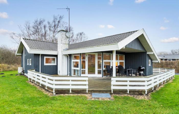 Nice Home In Ebeltoft With Sauna