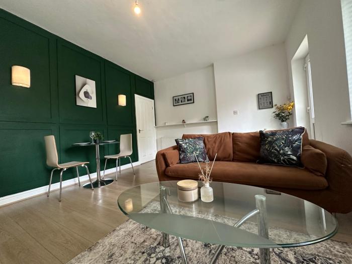 Beautiful Bungalow Awaits Your Short Term Stay