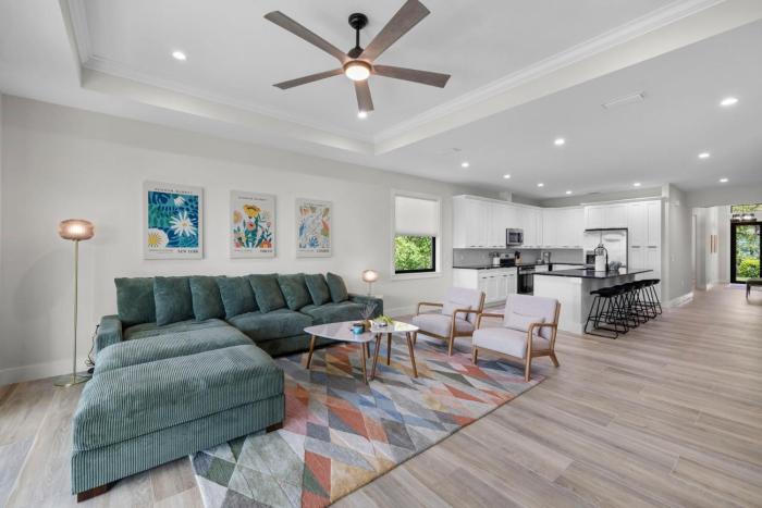 Naples Getaway by Beaches & Pickleball Courts