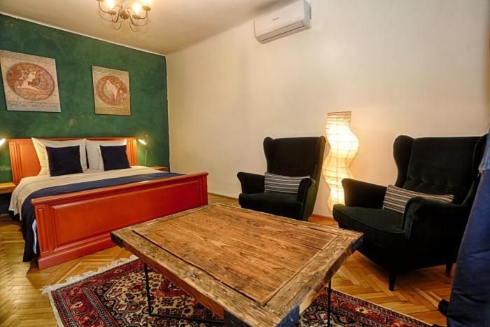 Square Apartment by NUX