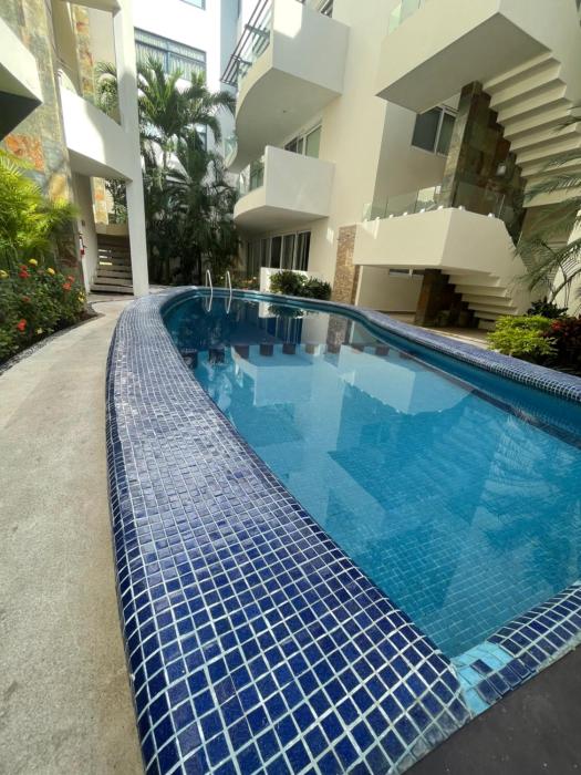 Spacious apartment 1 block from the beach