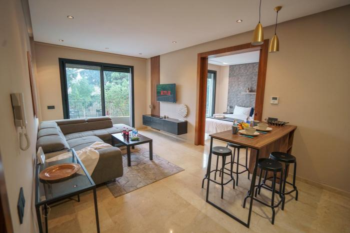 So Stylish et chic Appartement Maarif Palmier Prés De Station Tramway Hassan 2 et Restaurant Luigi Pas de Vis-à-Vis Casablanca