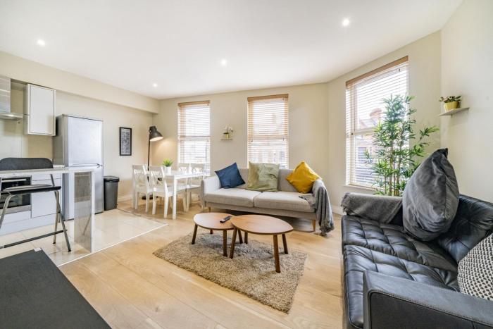 The Woodstock - 2 bd Mod Duplex Ap - Gold Short Term Stays