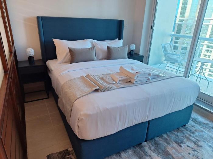 Bright Studio Unit at Lake Terrace with lake view