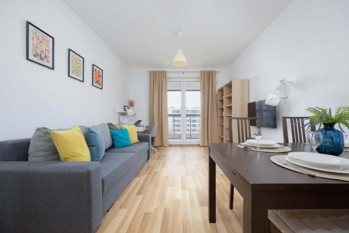 Bright Apartment with Parking near the PGE National Stadium by Noclegi Renters