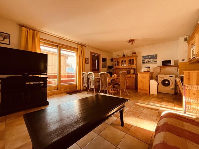 Appartement lumineux avec balcon, 2 chambres, proche des pistes - FR-1-757-112