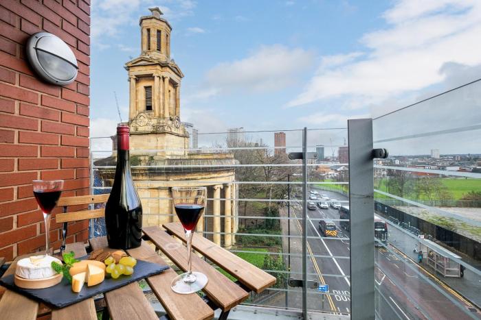 Orient City Loft with Free Parking, Balcony, and Netflix