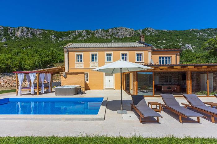 Atemberaubende Villa mit Whirlpool, Meerblick, Billard, Ping-Pong, Privatpool, Grill