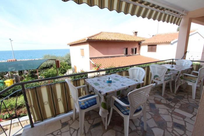 Charmantes Apartment nur 400 Meter zum Strand mit Meerblick, Grillbereich, Klima, WiFi