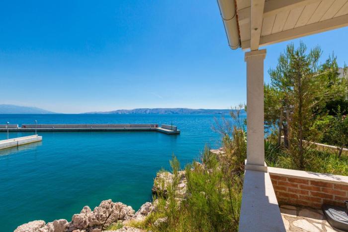 Traumhaftes Apartment direkt am eigenen Strand mit privatem Balkon, Meerblick, Klima, WiFi