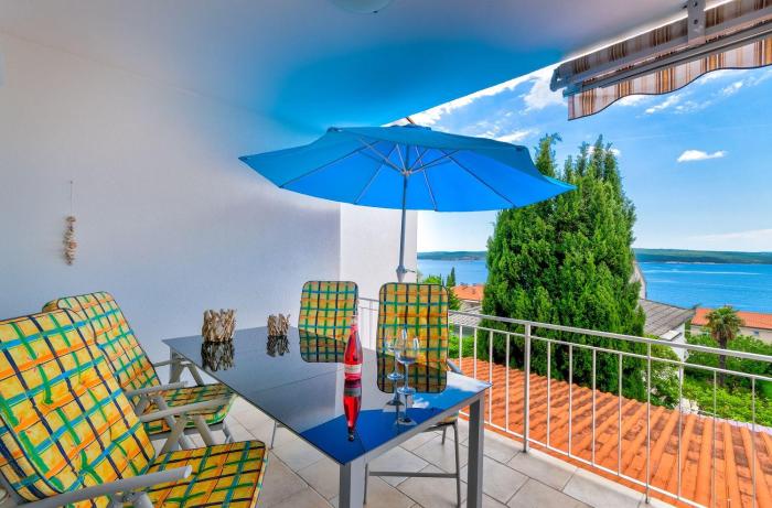 Modernes Apartment nur 350 Meter zum Sandstrand mit Meerblick, eigenem Liegestuhl, Grill