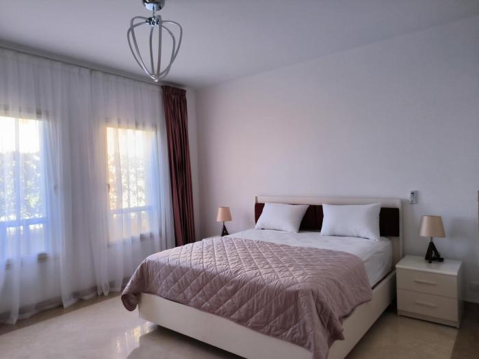 Elite 3bdr apartment with garden beside corral reef