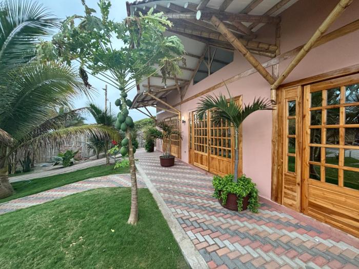 Sirenas Beach and Surf Club