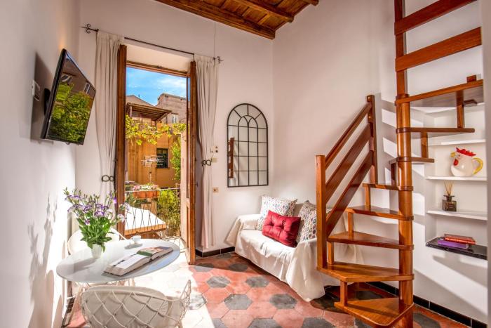 Empire Loft in the shadow of Colosseum